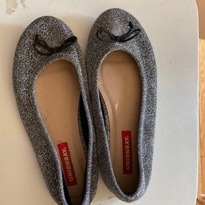 Union Bay size 4M sparkly silver ballerina flats